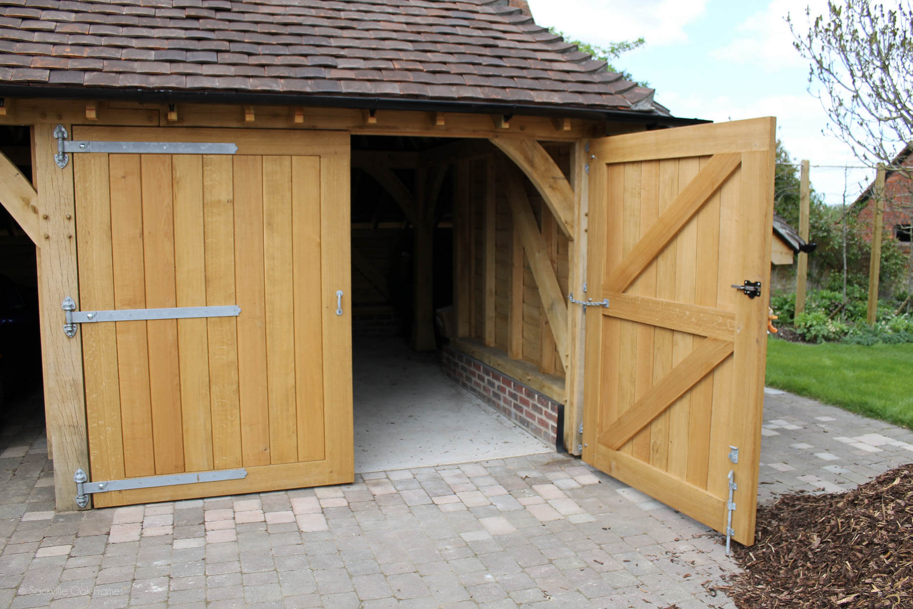 Oak garages and outbuildings